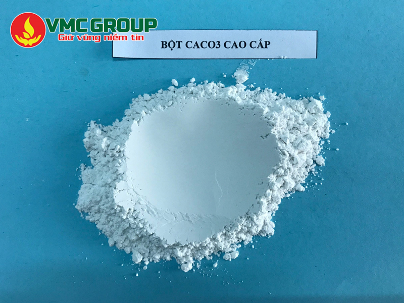Canxi cacbonat là chất rắn dạng bột màu trắng 